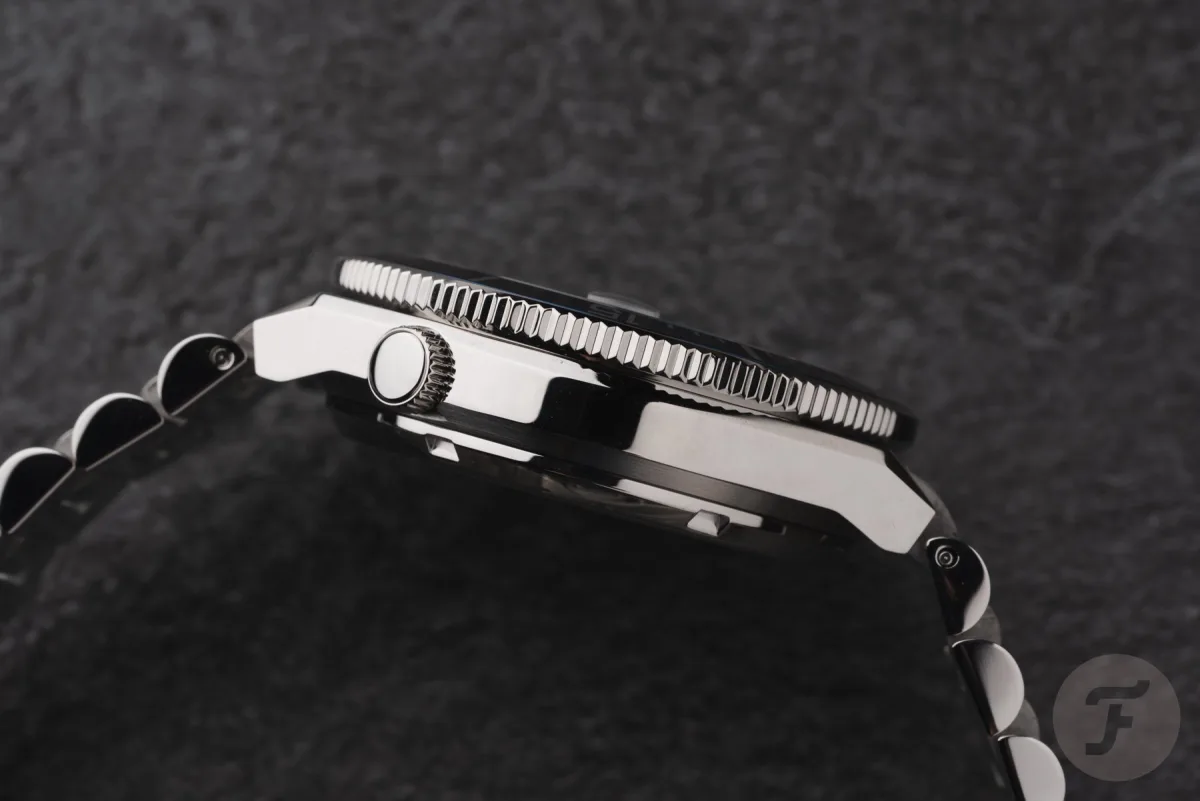 Close-up of Citizen Tsuyosa Shore case and bezel