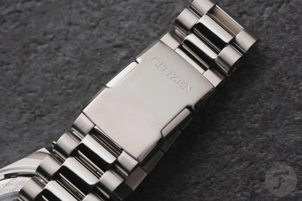 Citizen Tsuyosa Shore case with signature crown