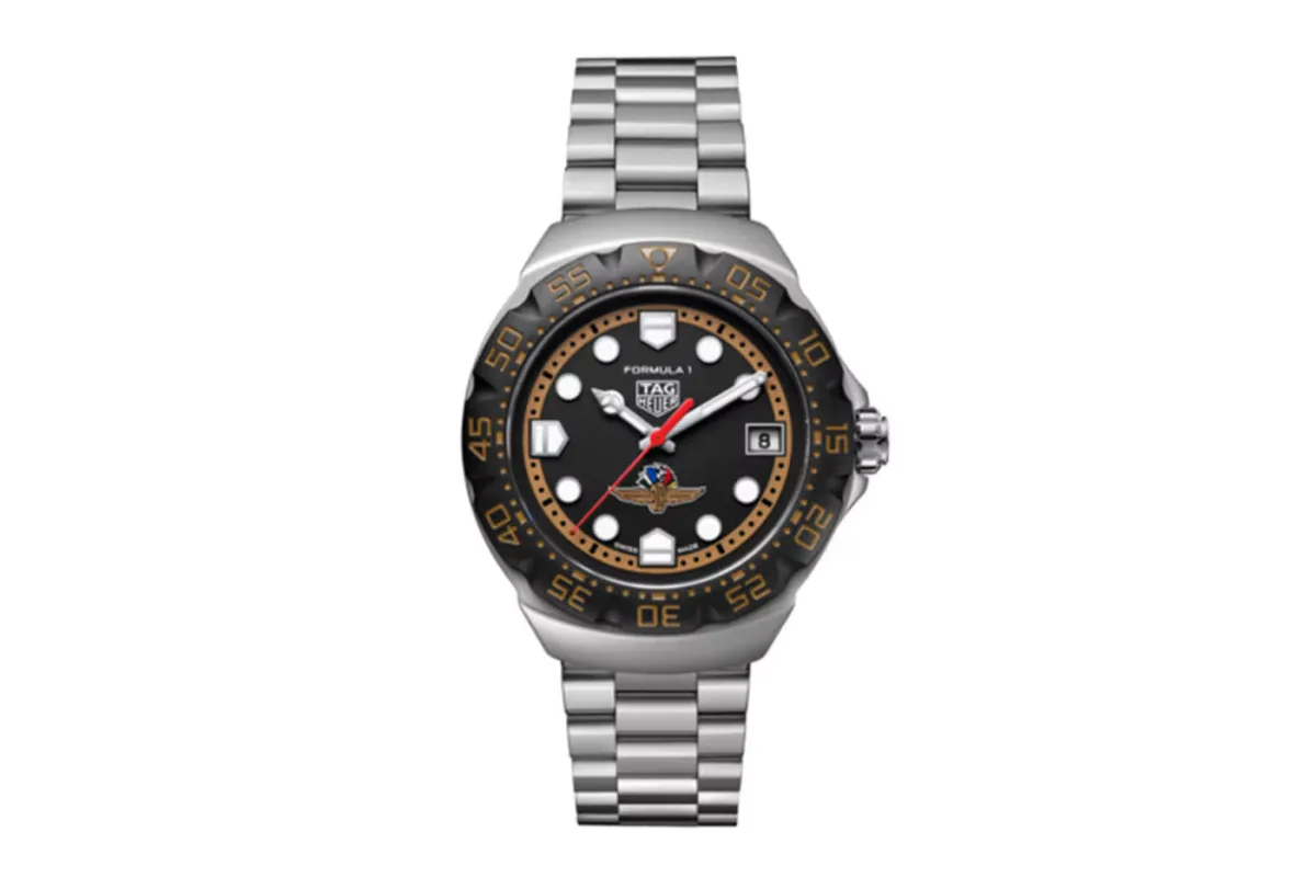Bezel and dial of TAG Heuer Formula 1 Indy 500 watch