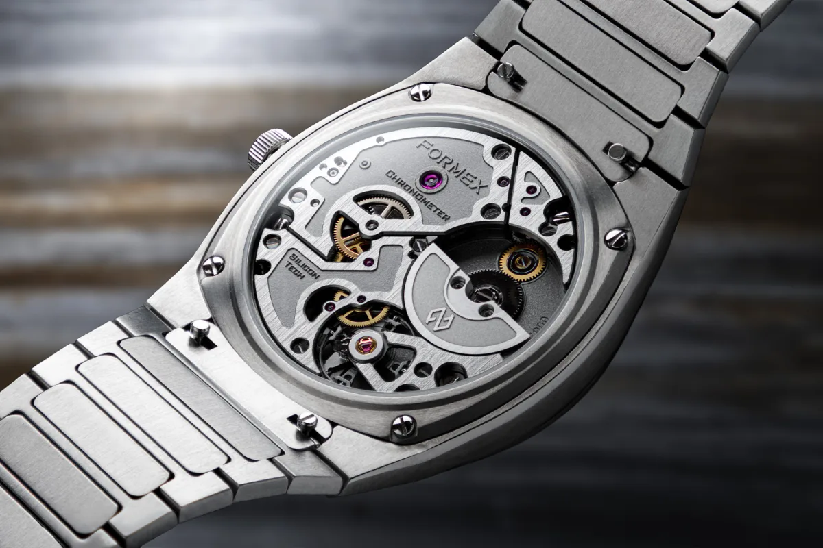 Horage K2 movement in Formex Aria