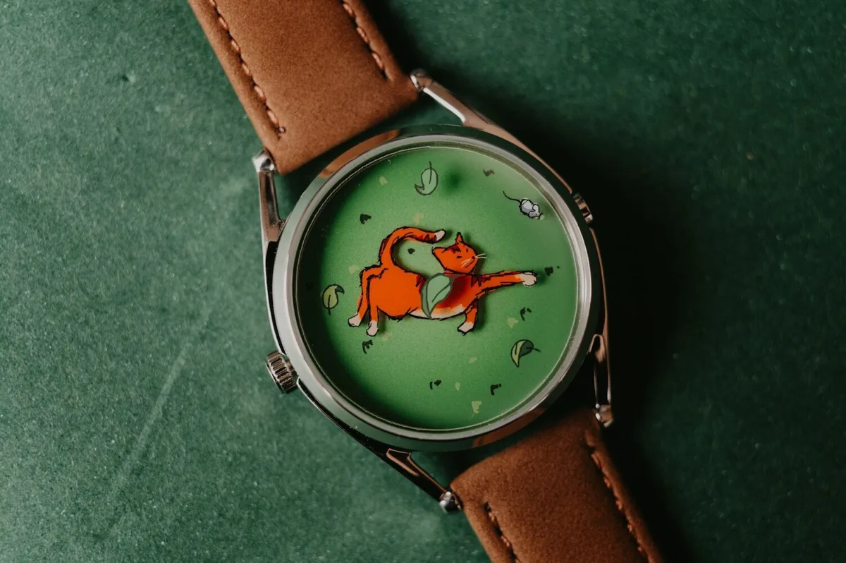 Illustrated dial of Mr. Jones Mispoes! with cat and mouse