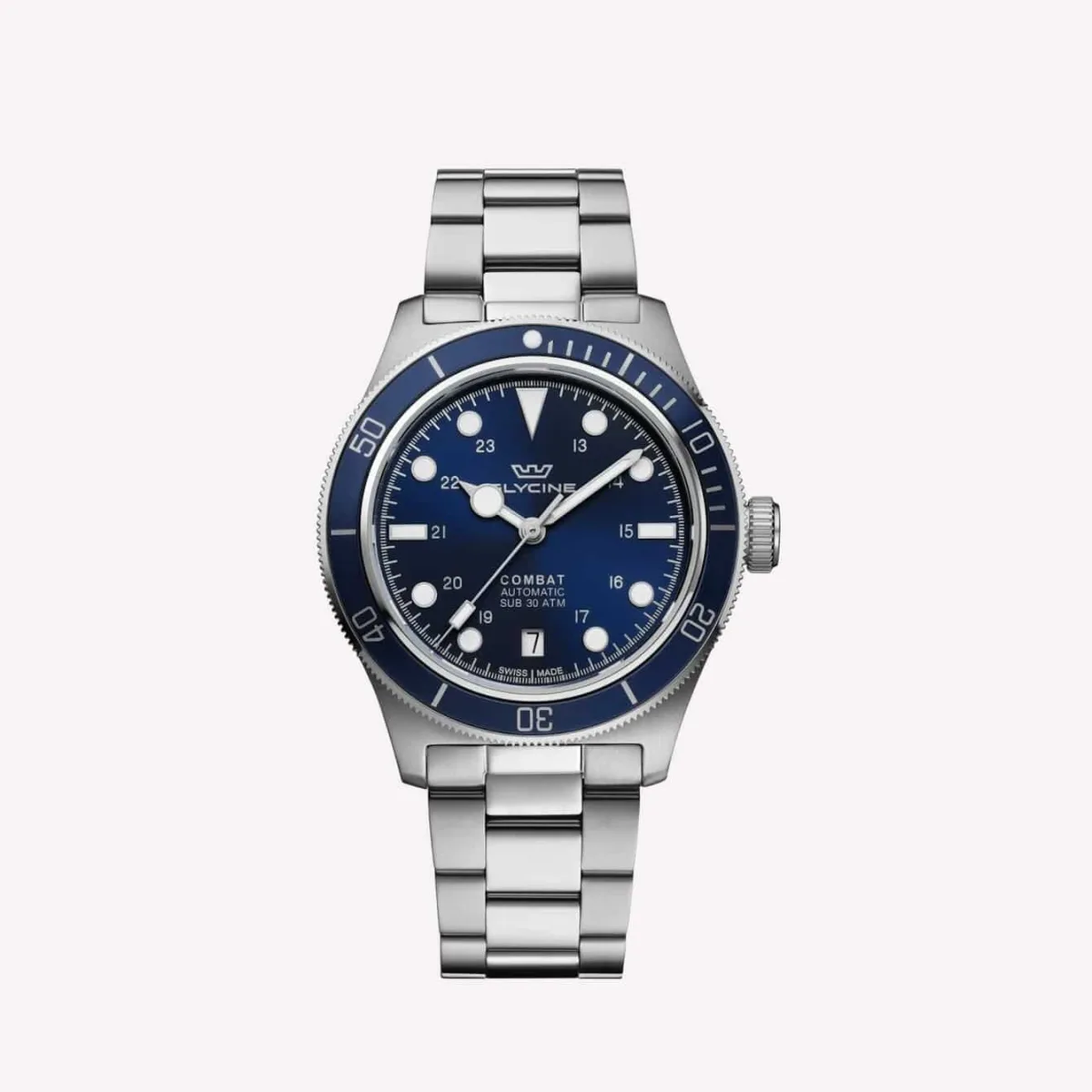 Glycine Combat Sub 39 model on display
