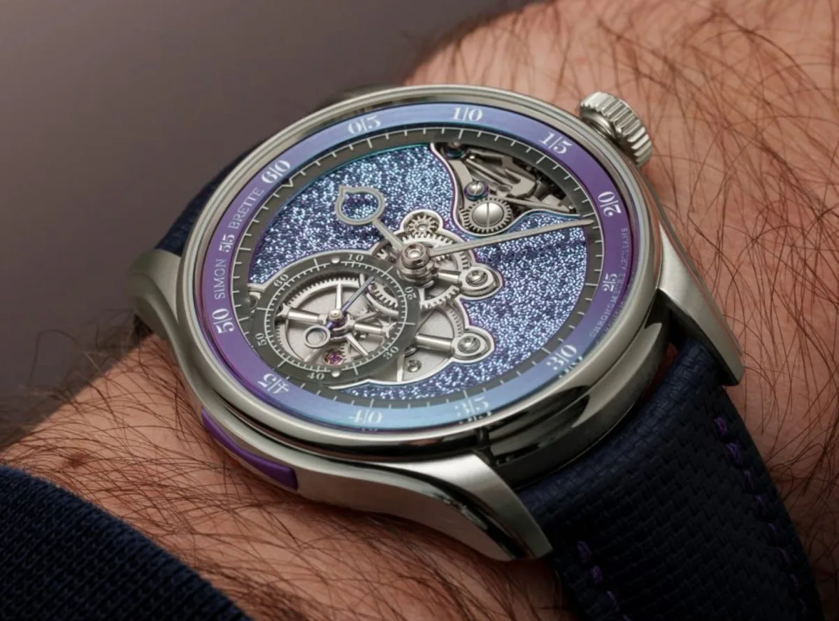 Color-changing effect on Chronomètre Artisans