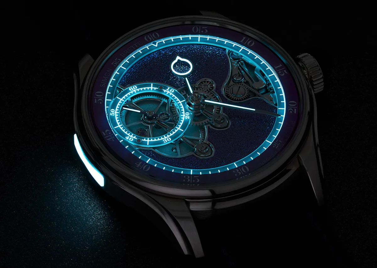 Super-LumiNova illumination on Chronomètre Artisans