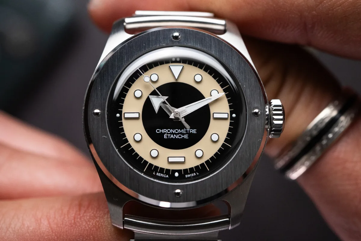 Serica Ref. 7505 black enamel dial