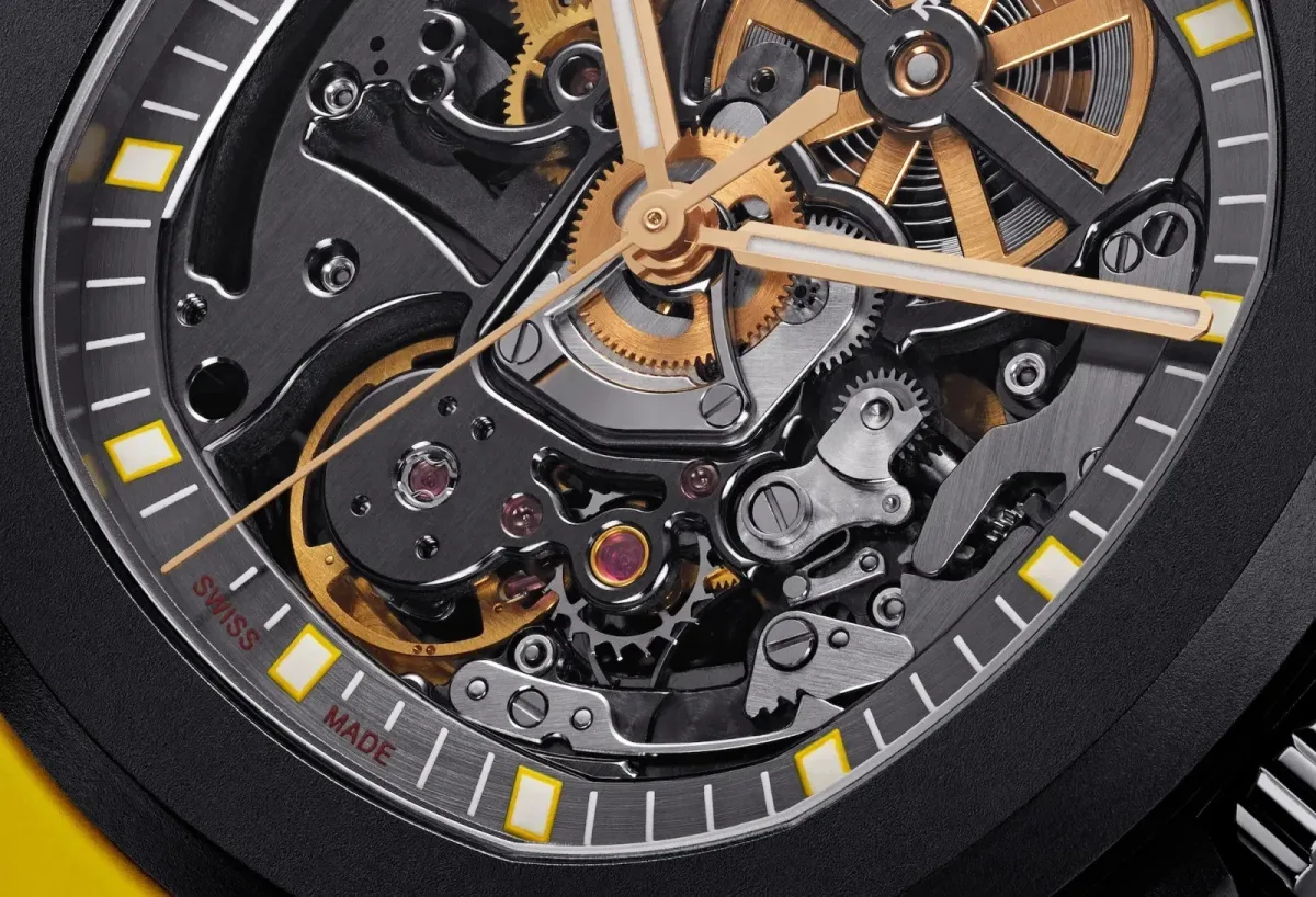 Open dial with yellow gold wheels on Patek Philippe Aquanaut