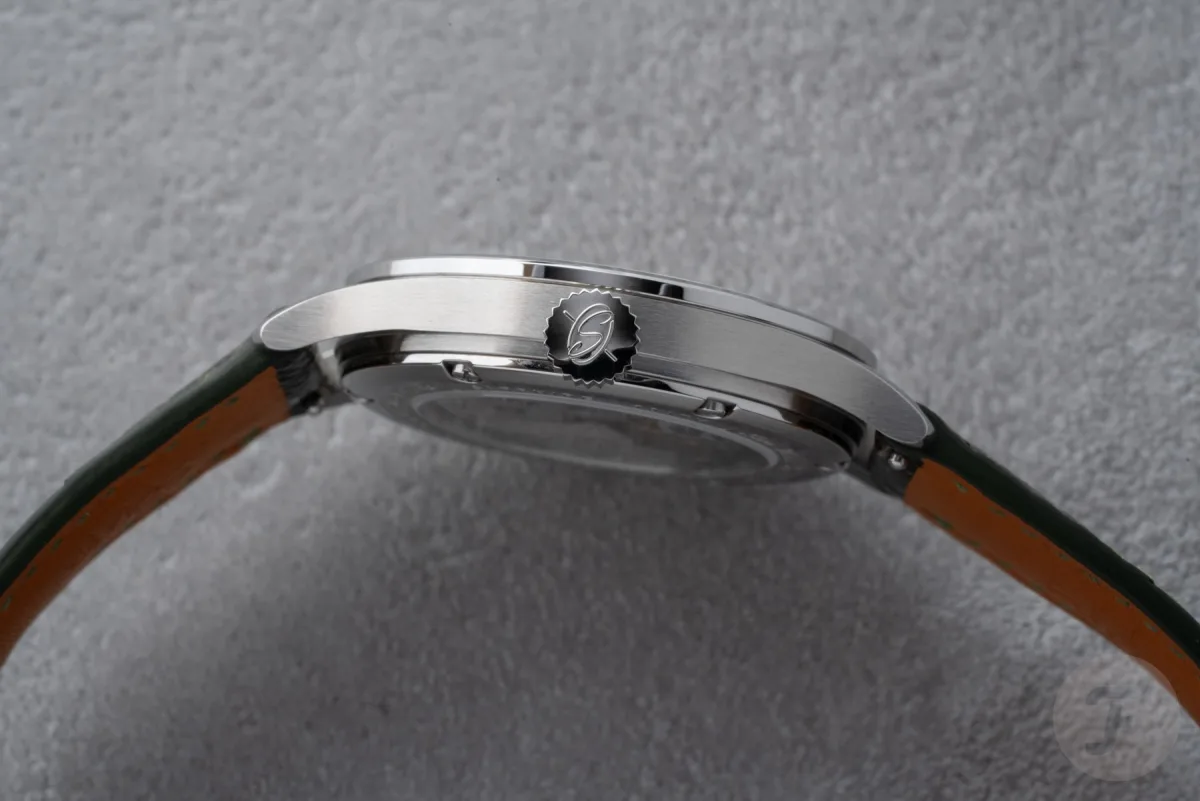Engraved numerals on the Sero Silver Signature watch dial