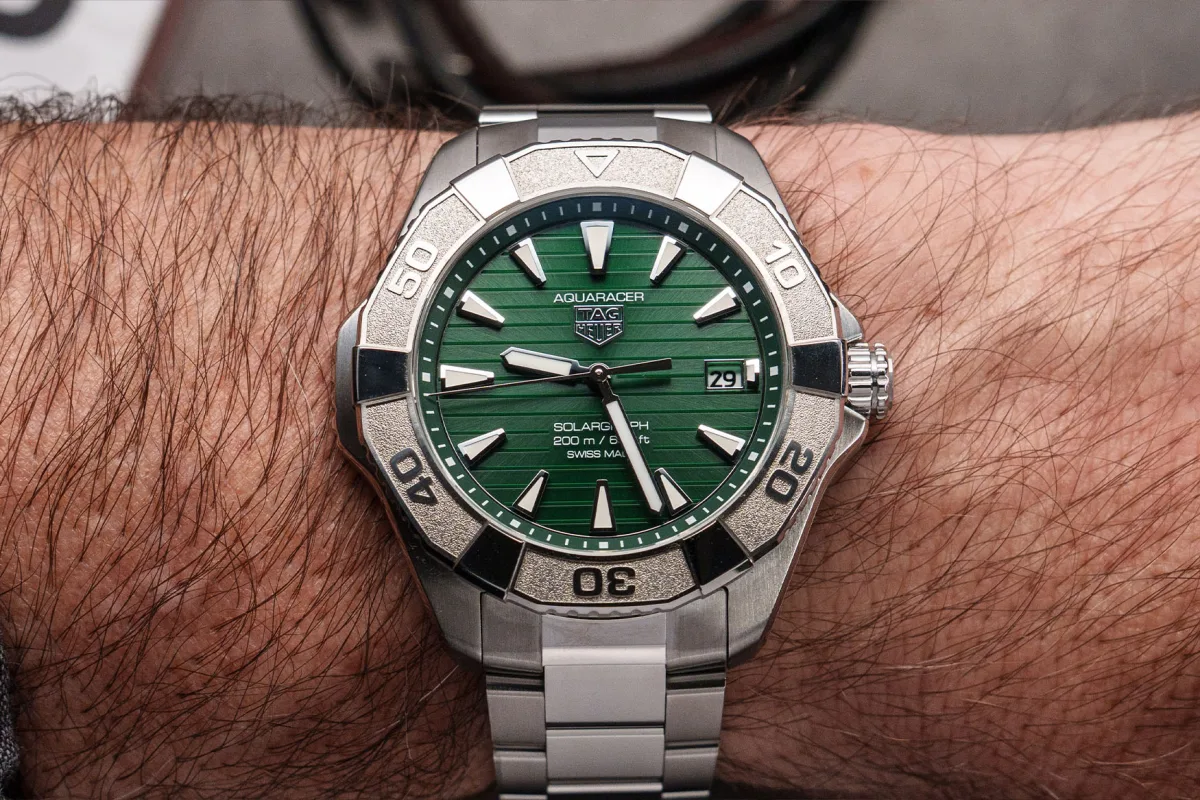 Aquaracer dial with transparent slots for solar charging