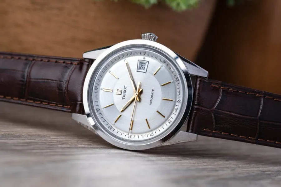 Date window on Tissot Visodate dial