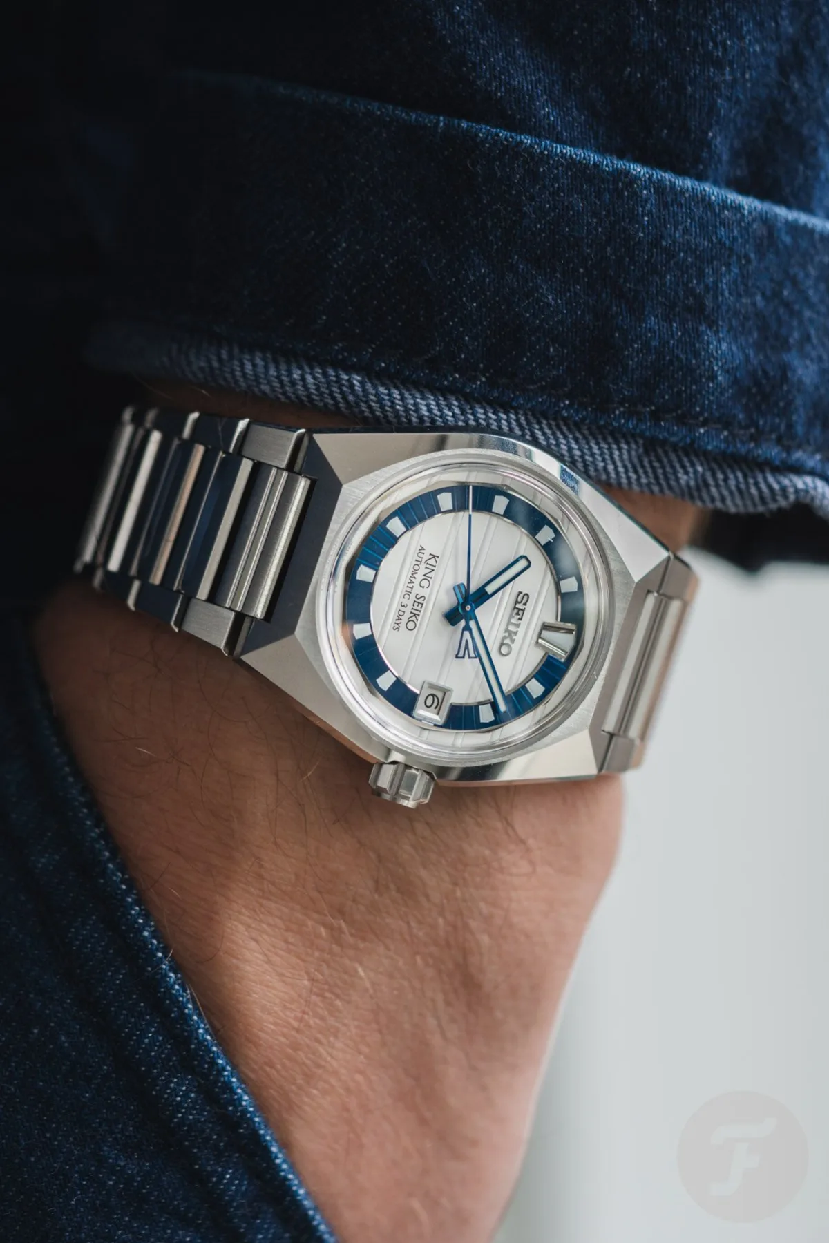 Build quality and bracelet flexibility of King Seiko Vanac HKF004