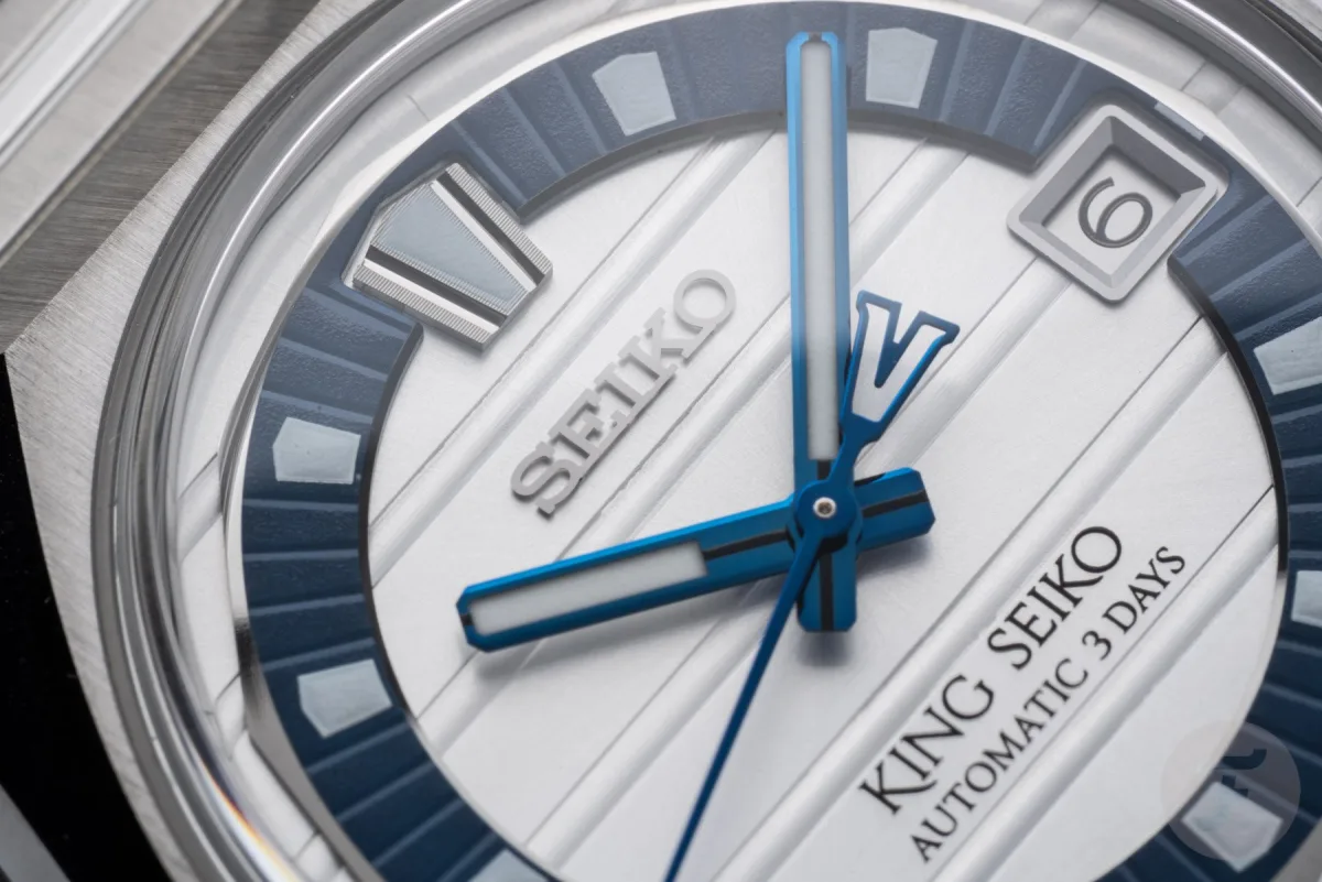 Detailed view of Vanac HKF004's case and bracelet link finish