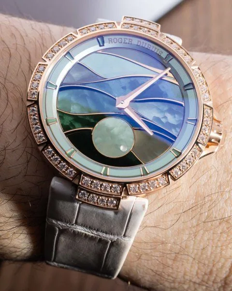 Green lake-inspired dial of the Sylvan Green watch