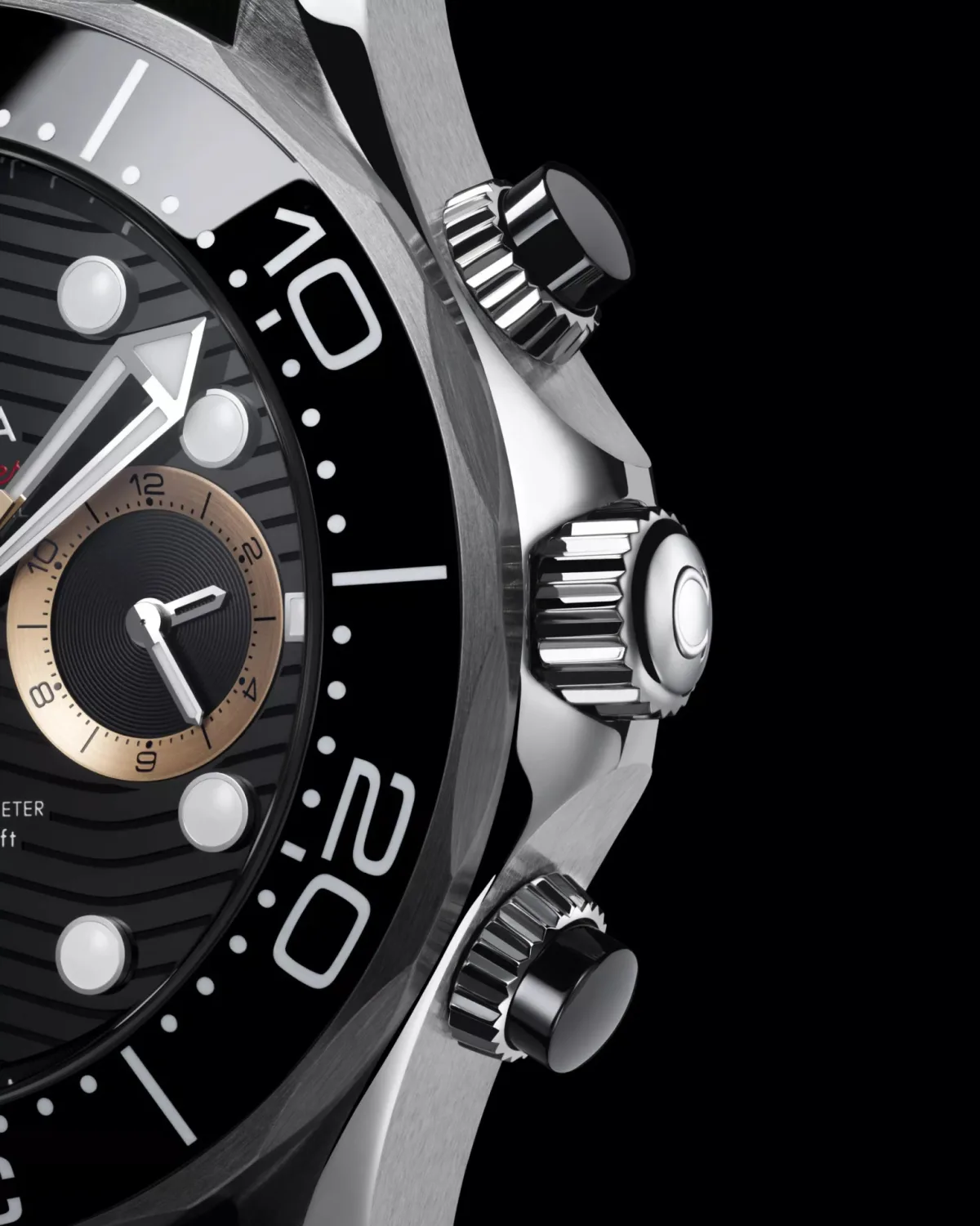 44mm Omega Seamaster Diver 300M Chronograph case details