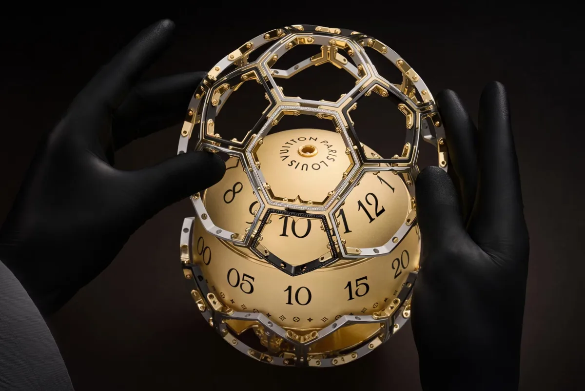 Louis Vuitton Unity Time Object side view