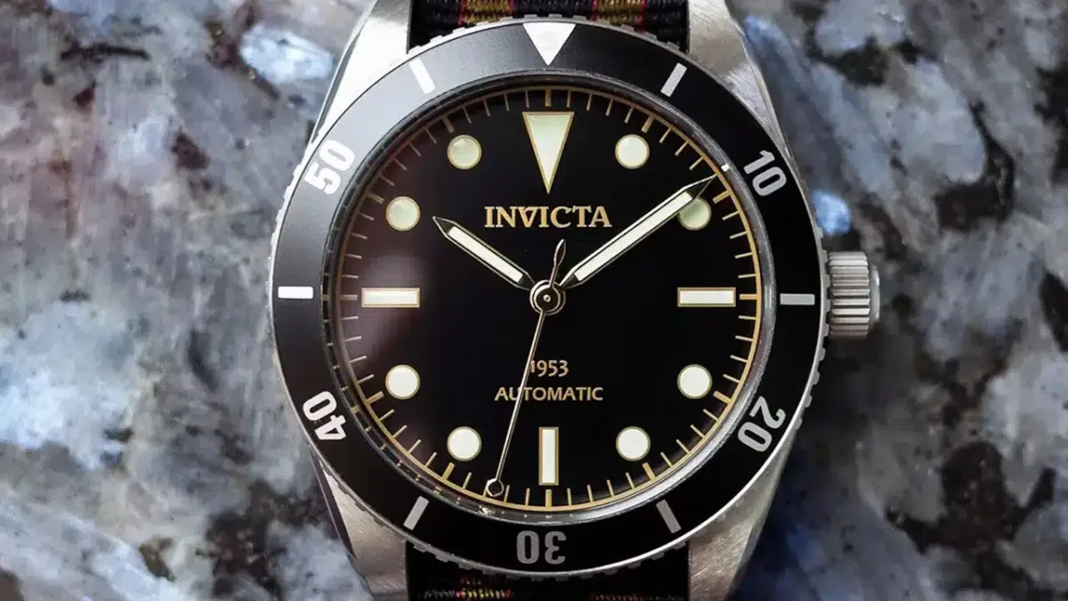 Diverse Invicta watch models on display