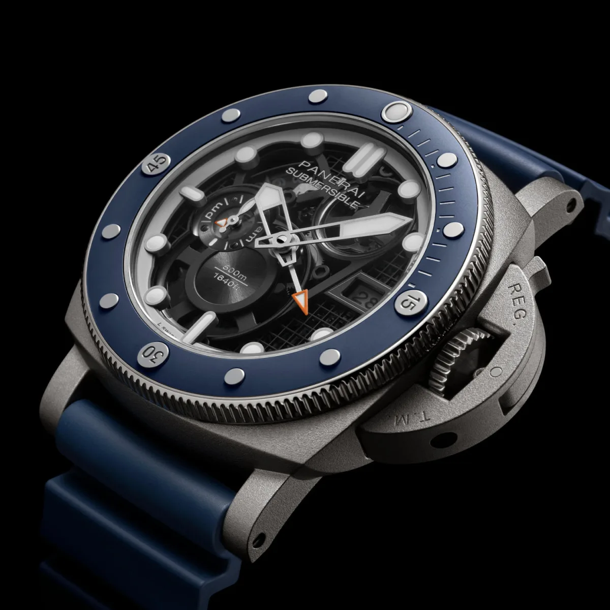 Panerai Submersible GMT PAM01495 titanium case detail