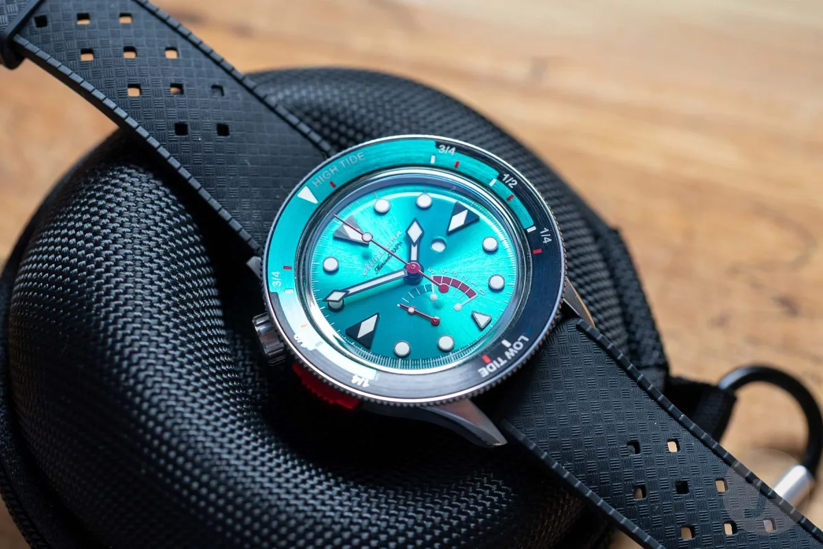 Albishorn Marinagraph Paraíba Racing dial with Paraíba tourmaline color