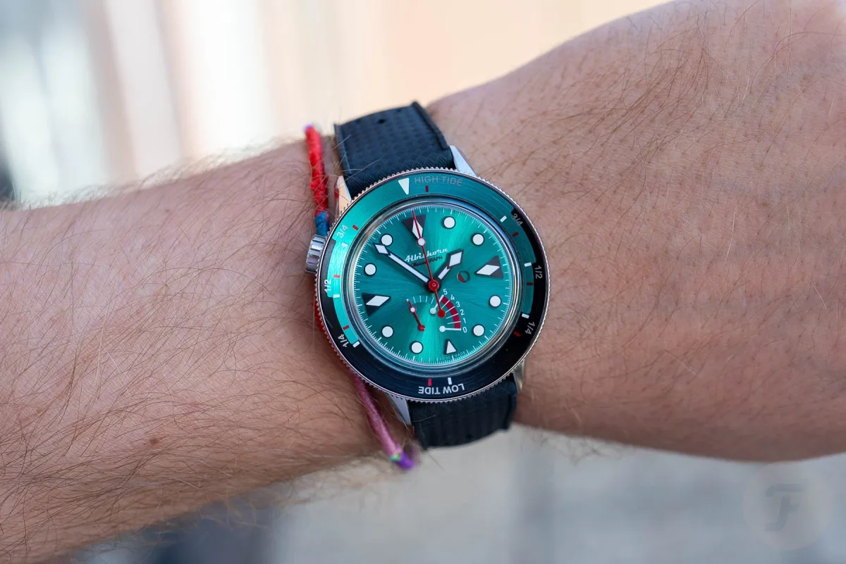 Albishorn Marinagraph Paraíba Racing on wrist showing ergonomic design