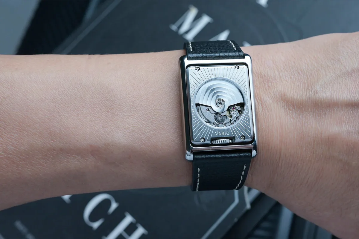 Close-up of Vario VERSO reversible case mechanism