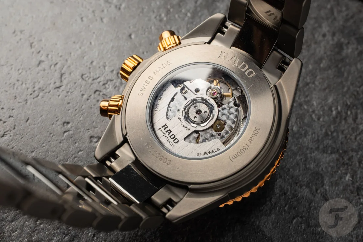 Luminescent hour and minute hands on the Rado Captain Cook