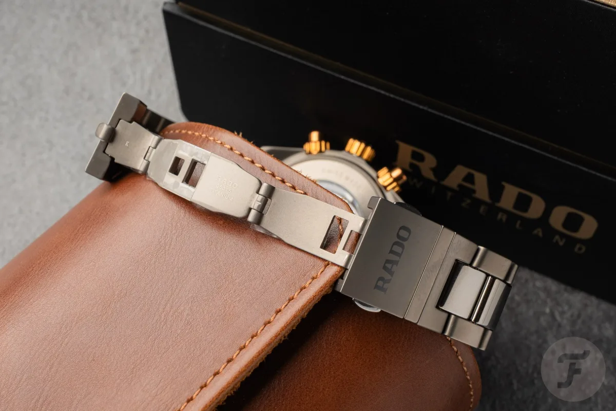 Ceramic bracelet with polished and matte links