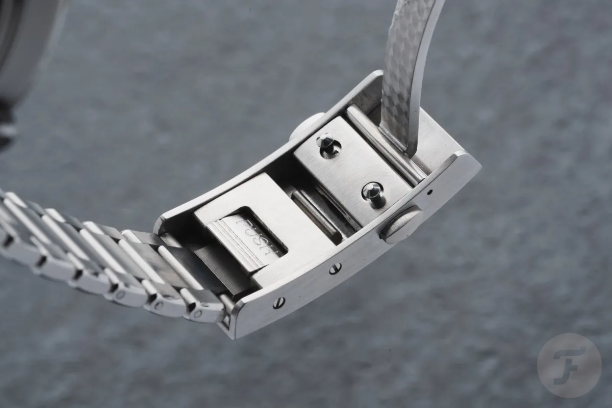 Scratch-resistant coating on Traska bracelet