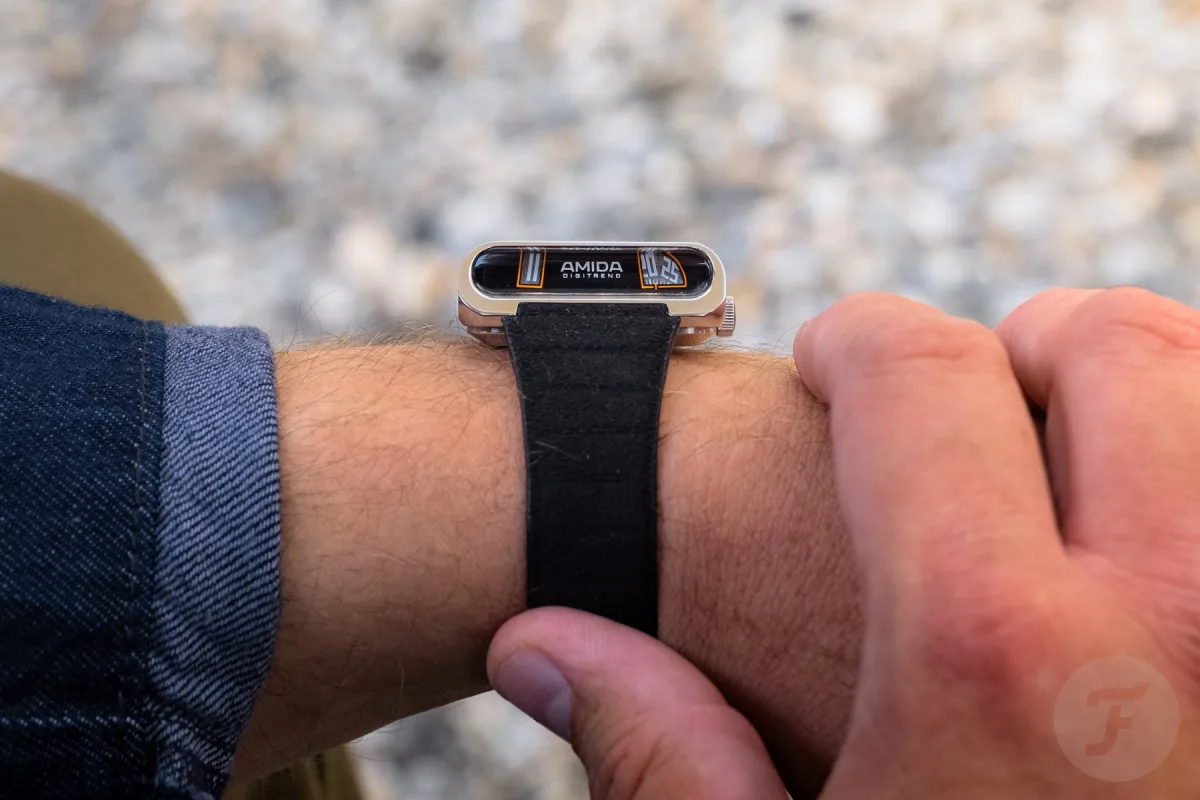Amida Digitrend OSII Black worn on wrist
