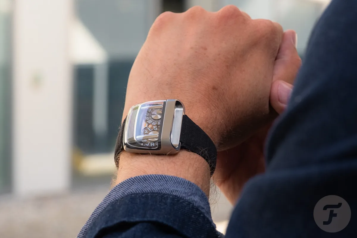 Amida Digitrend OSII Black packaging and strap