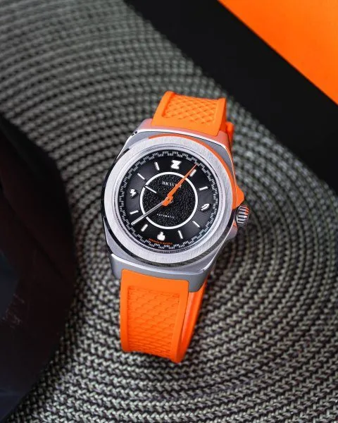 Bravur x Zwift watch showcasing collaboration design