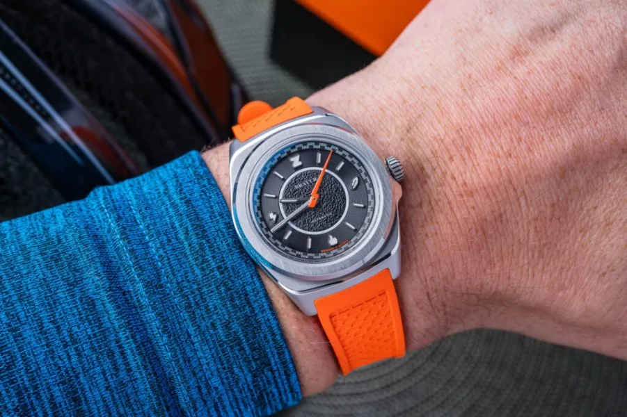 Bravur x Zwift watch showing Team Heritage influences