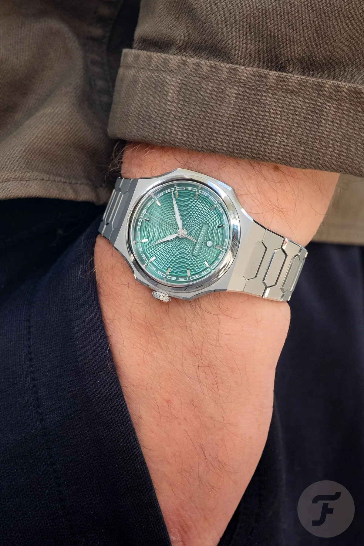 Leaf-shaped hands on Perception V3 dial