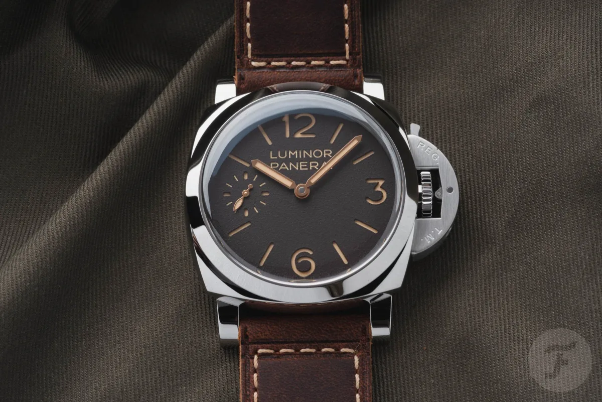 Side view of Watch Angels × Alpina Startimer Pilot Chronograph