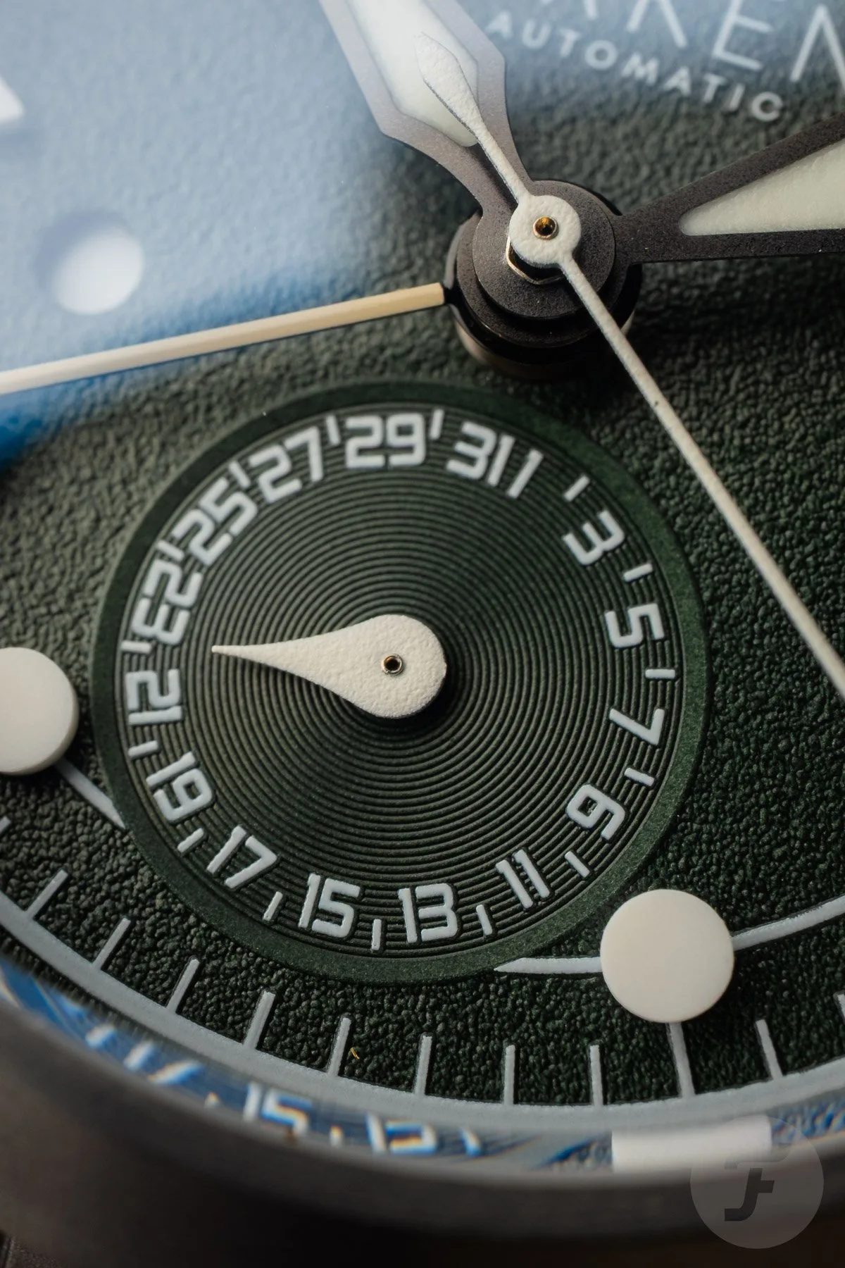 Green dial of Arken Alterum Sage Grey