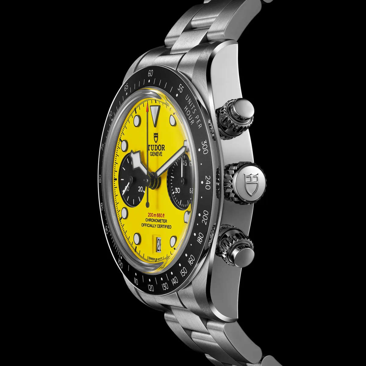 Side view of Tudor Black Bay Chrono 39 Bumblebee case