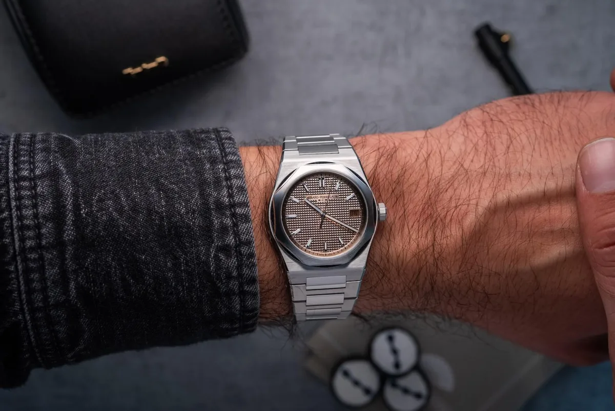 Girard-Perregaux Laureato FIFTY Steel watch sizes