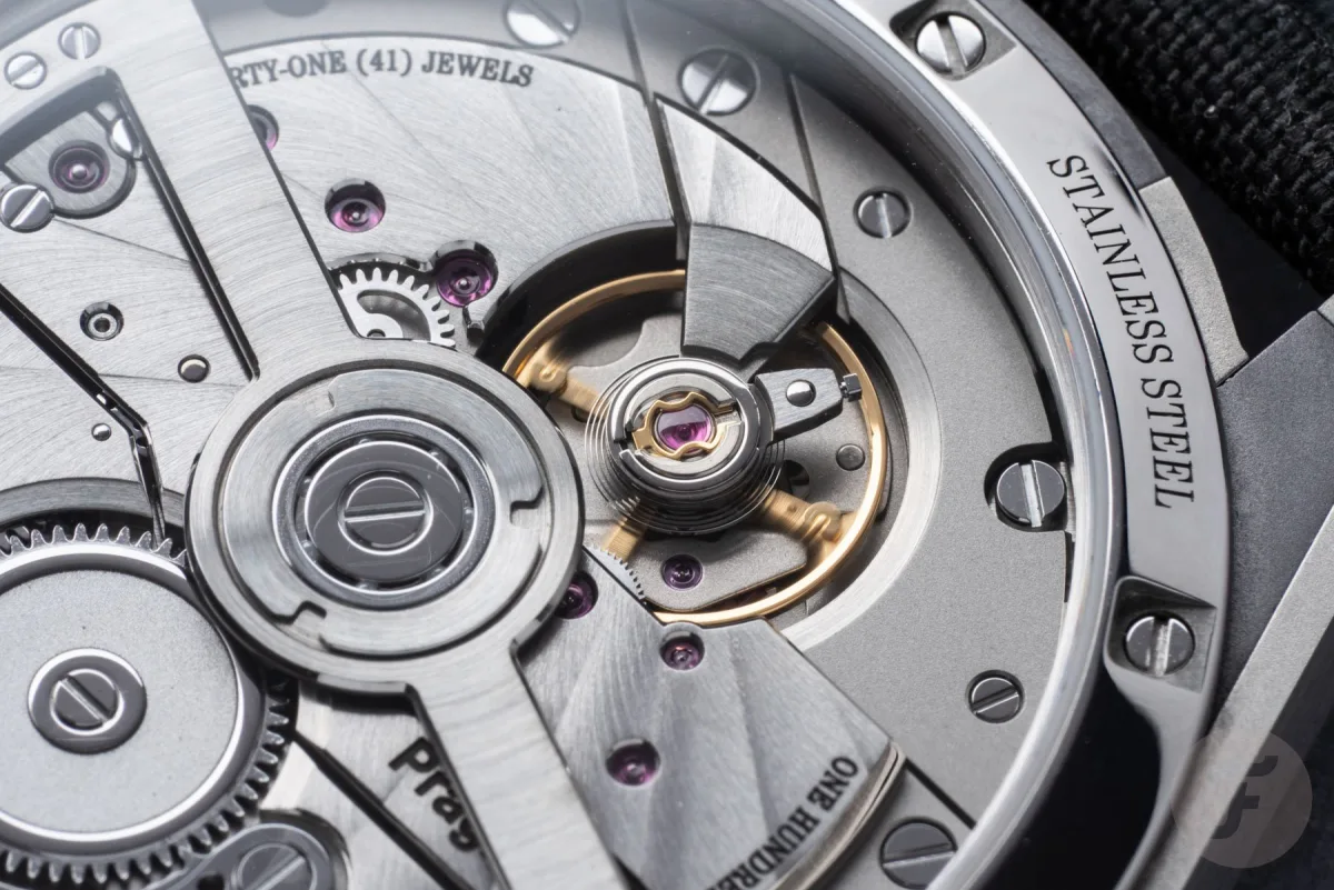 Pragma 1031-1 movement under the dial
