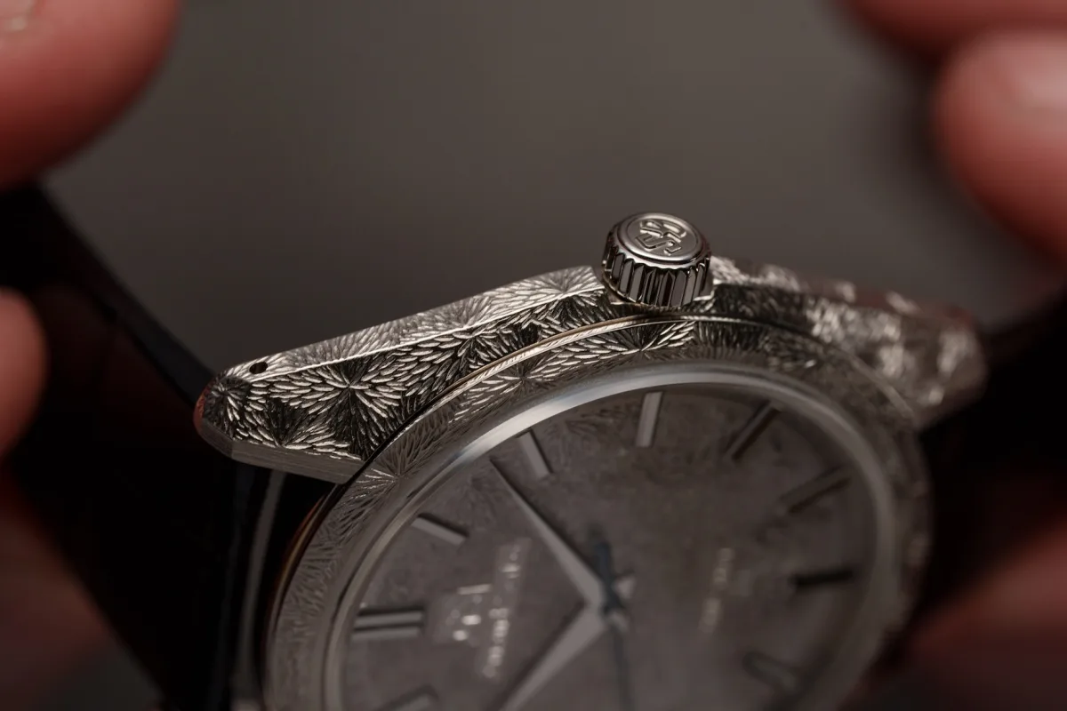 Close-up of Grand Seiko SBGZ011 lugs