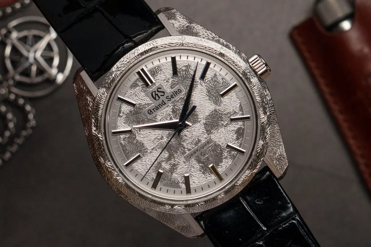 Engraved dial details of Grand Seiko SBGZ011