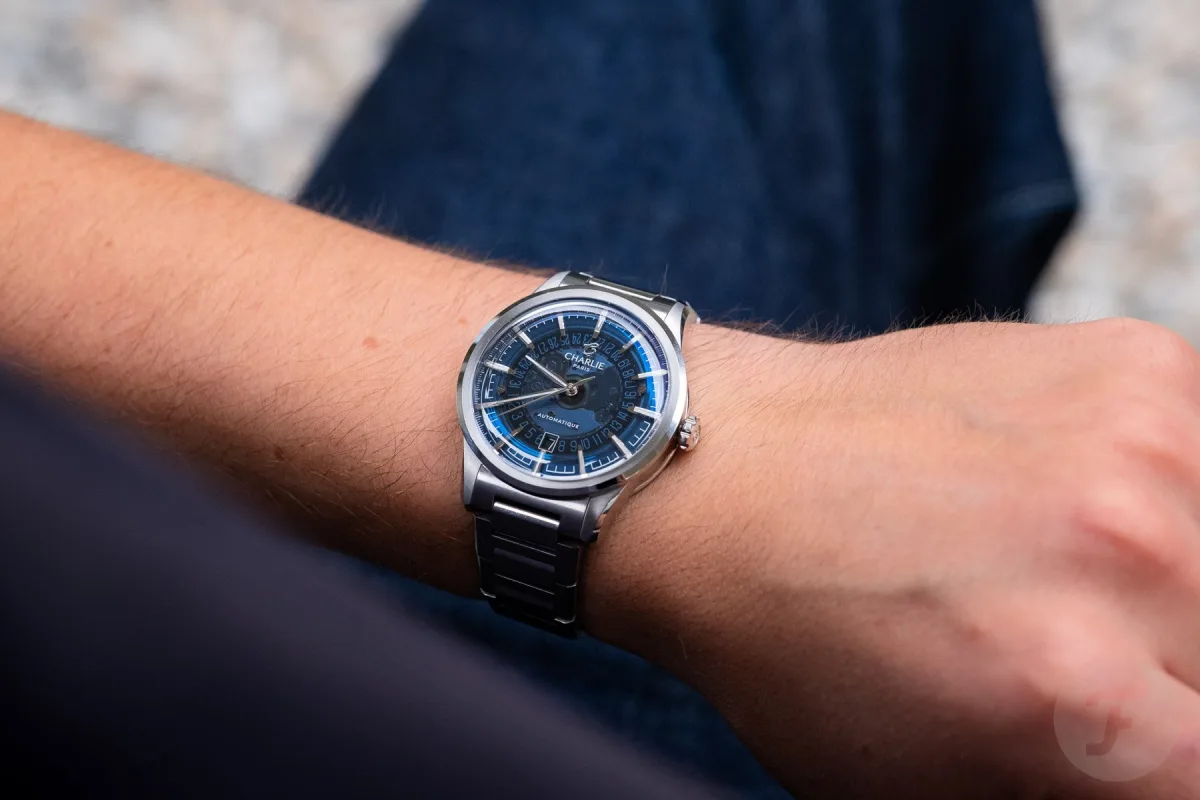 Charlie Paris Alliance showing crown and bezel