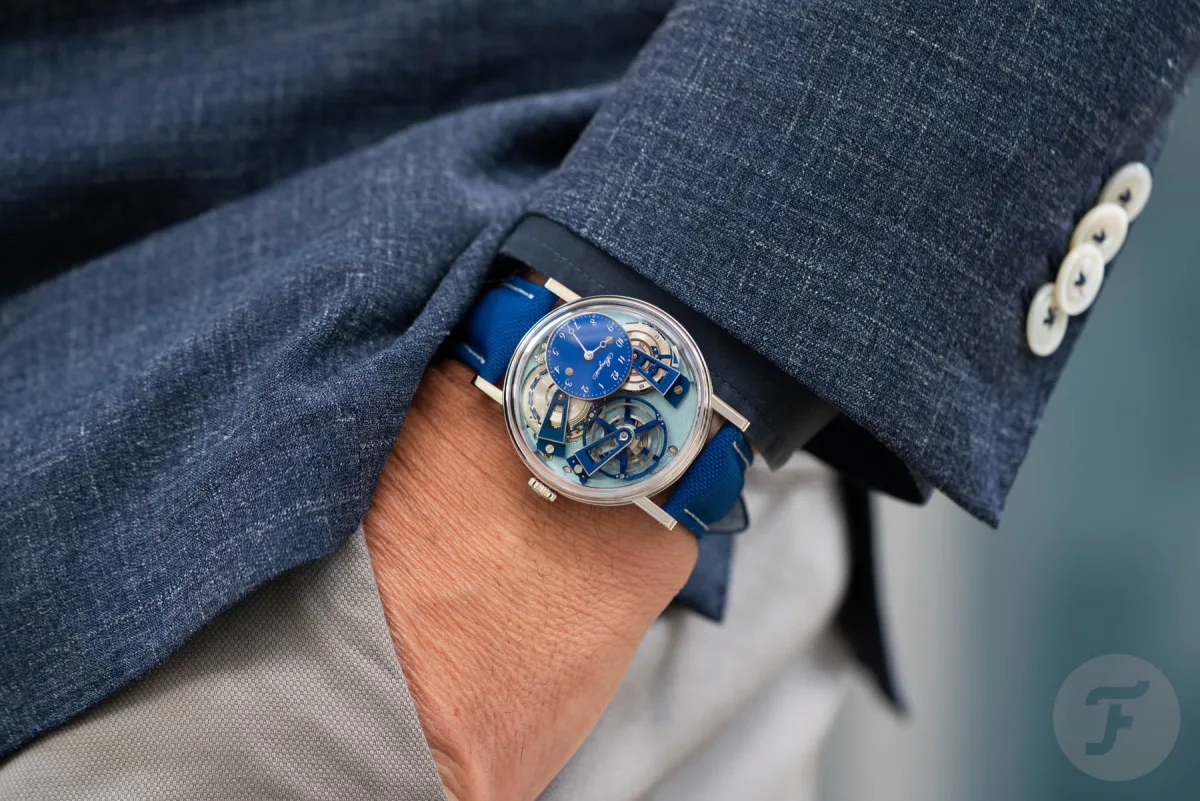 Platinum case with sapphire crystal