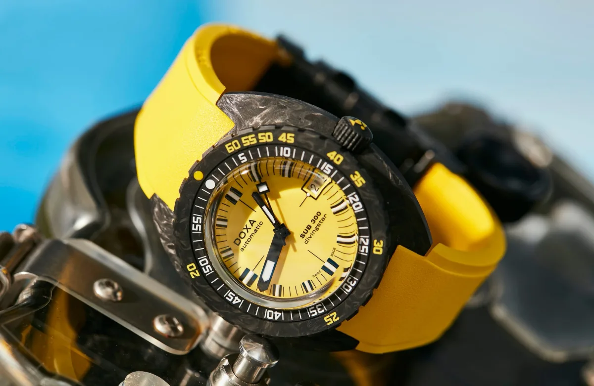 Doxa Sub 300 Carbon Divingstar in yellow