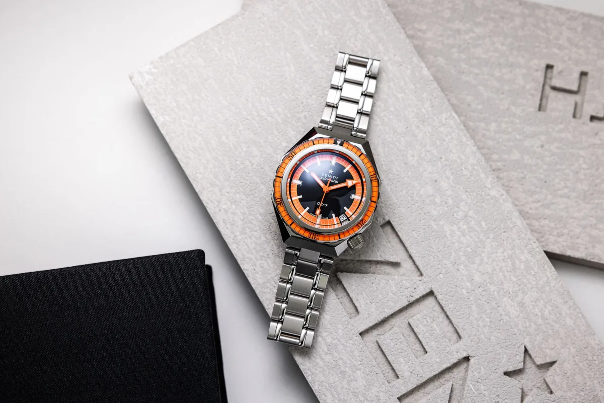 Close-up of Doxa Sub 300 Carbon case