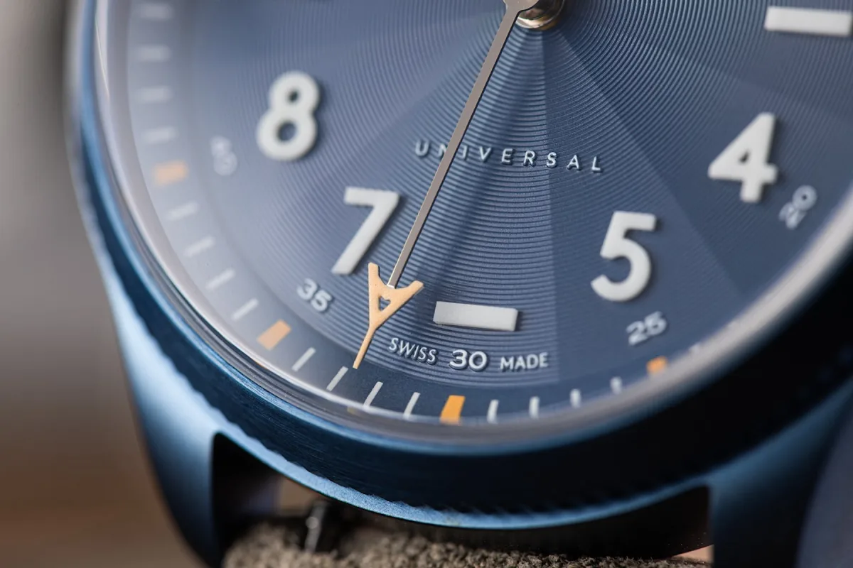 Close-up of Farer Pilot Series II Curtis dial with blue and orange accents