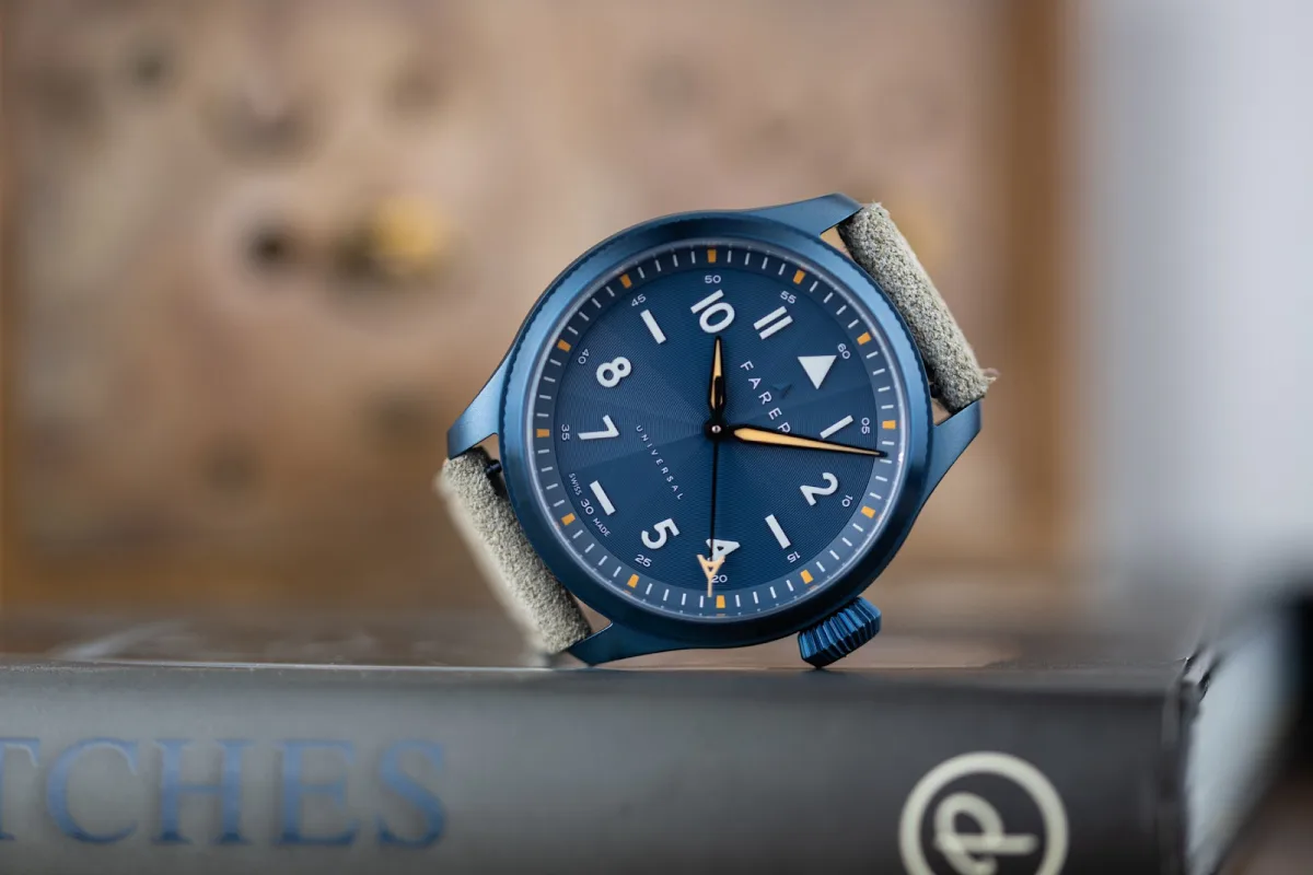 Side view of Farer Pilot Series II Curtis showing blue PVD case