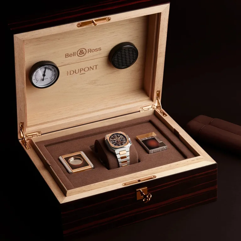 Bell & Ross BR-05 Chrono in lacquered black wood box