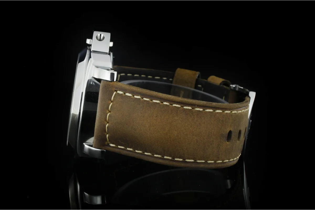 Panerai Luminor Base PAM00002 crown-locking mechanism