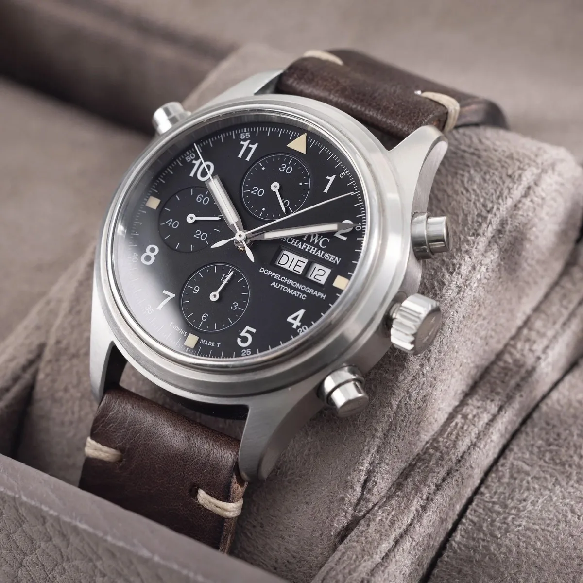 Pierce Brosnan wearing Omega Seamaster in GoldenEye