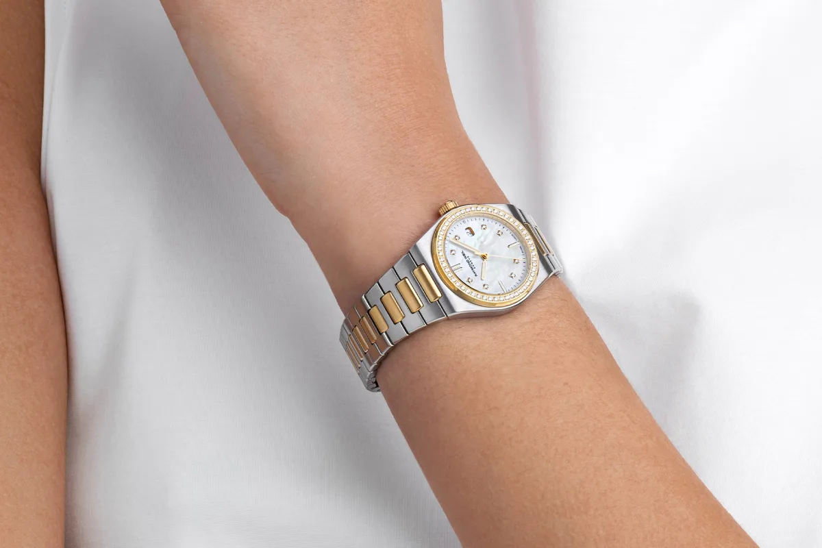 Raymond Weil A.R.T. collection showcasing bracelet transition