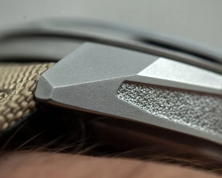Tool-free spring bars for strap replacement