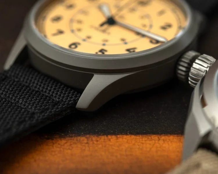 Sand dial with green-tinted Super-LumiNova